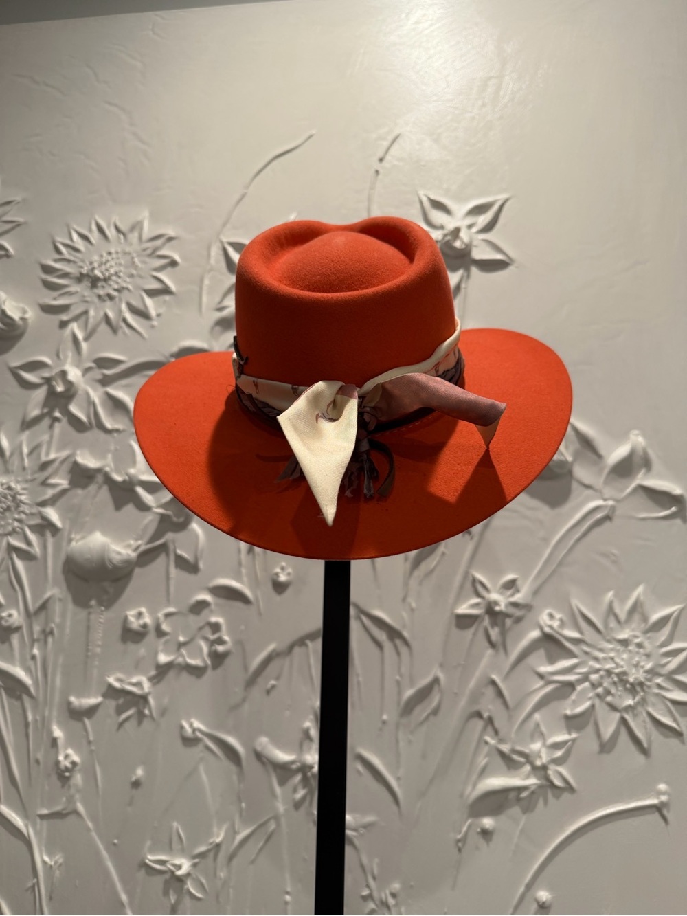 Women’s Kemo Sabe coral  rabbit cowboy Hat with Scarf Accent silver longhorn.